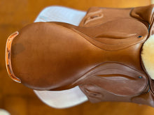 Load image into Gallery viewer, Phoenix Elite Jump Saddle Tobacco 17.5&quot; 31cm TreeClix Orange Accents
